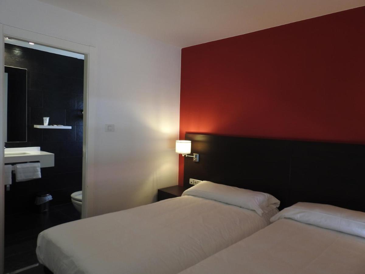 Hostal Meson de Paco Cariñena Extérieur photo