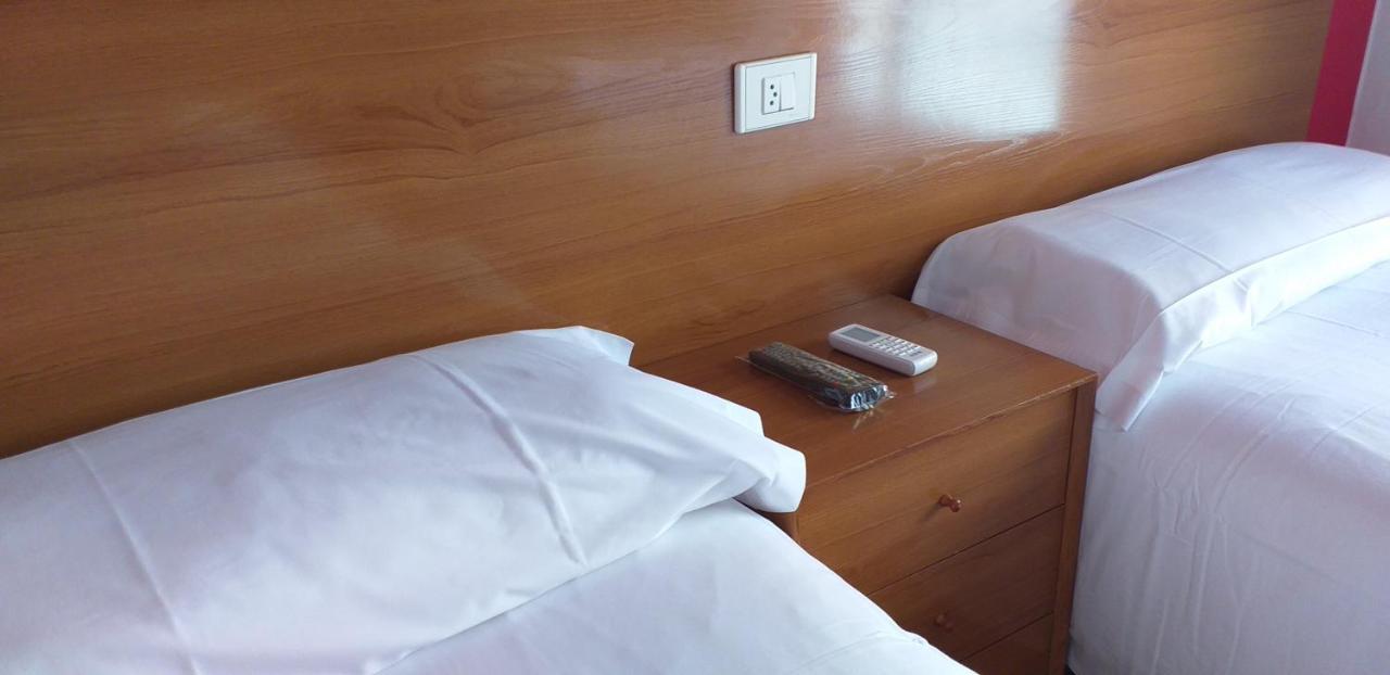 Hostal Meson de Paco Cariñena Extérieur photo