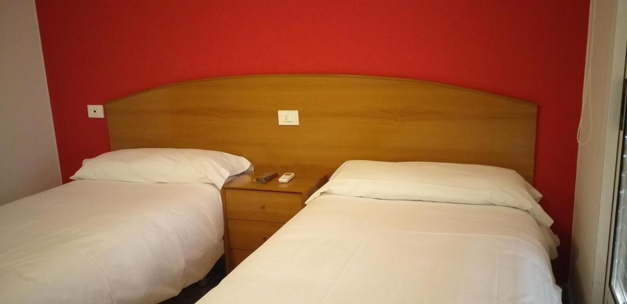 Hostal Meson de Paco Cariñena Extérieur photo
