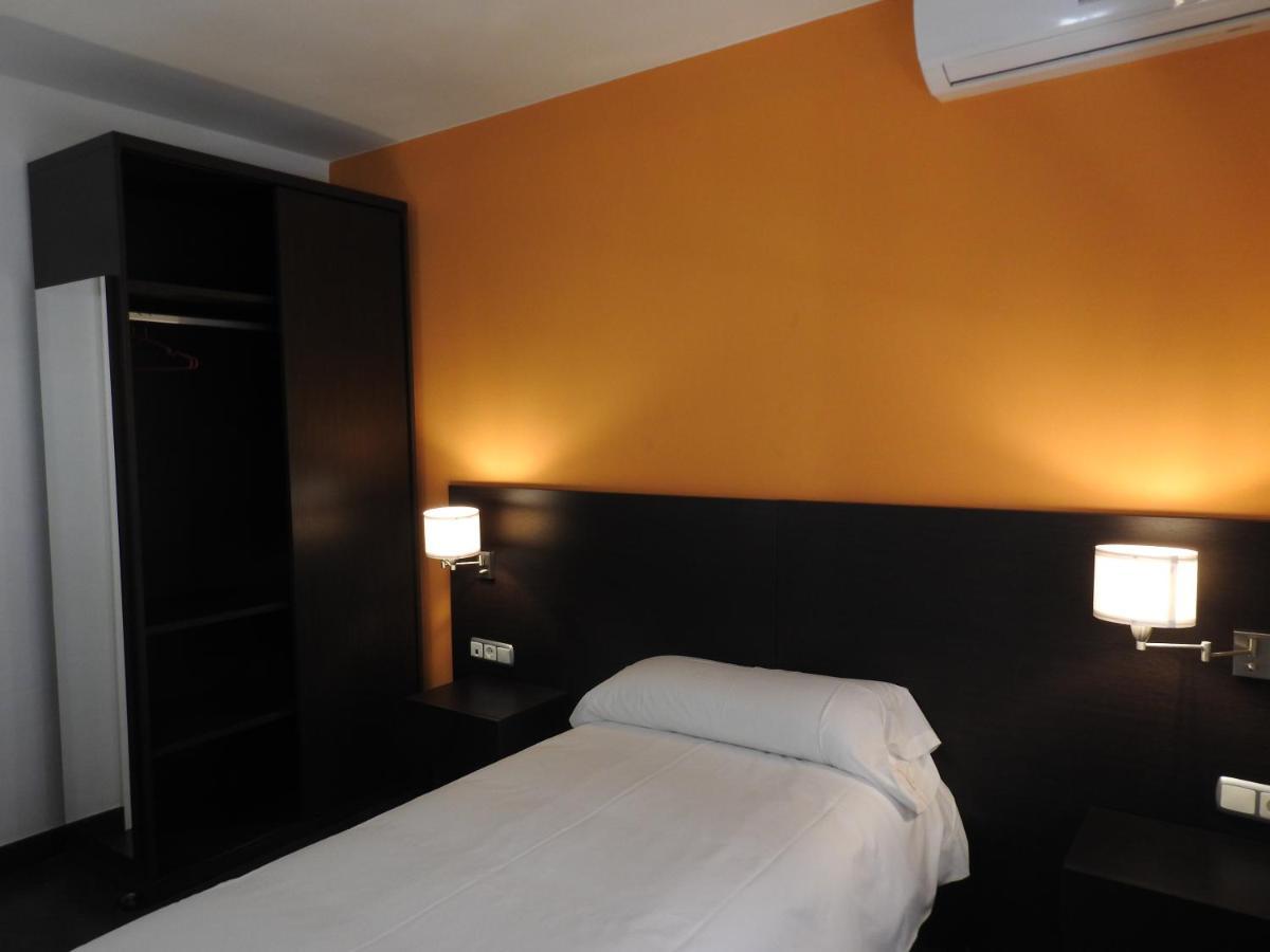 Hostal Meson de Paco Cariñena Extérieur photo