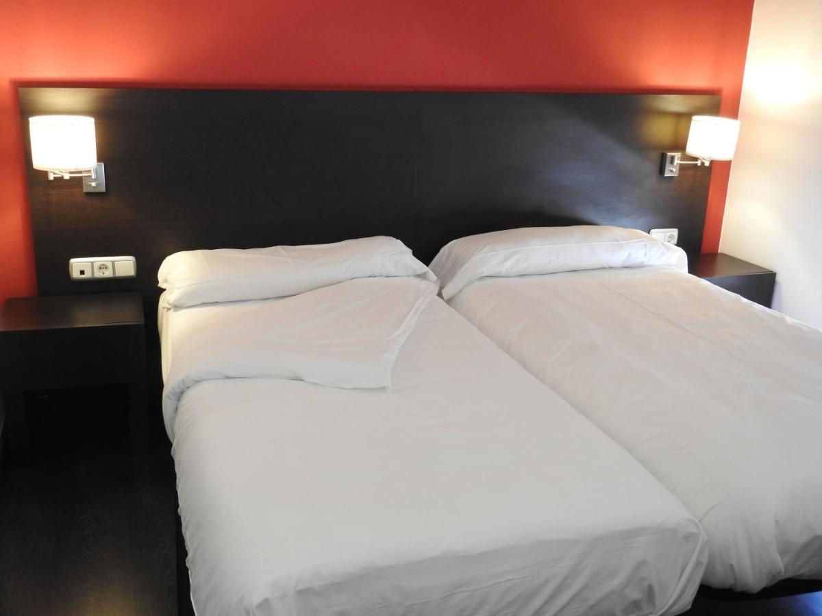 Hostal Meson de Paco Cariñena Extérieur photo